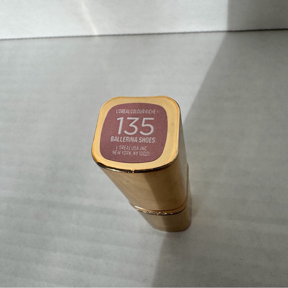 Viral L’Oréal Colour Riche Satin Lipstick in Ballerina Shoes Shade 135 TikTok - Picture 5 of 9